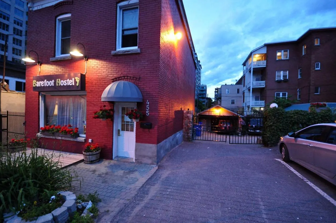 Barefoot Inn Ottawa Hostel