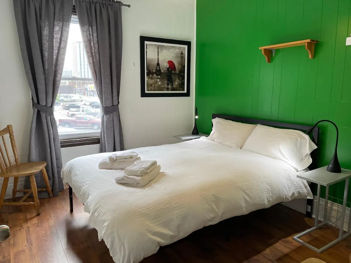 Hostel Barefoot Inn Ottawa Canada