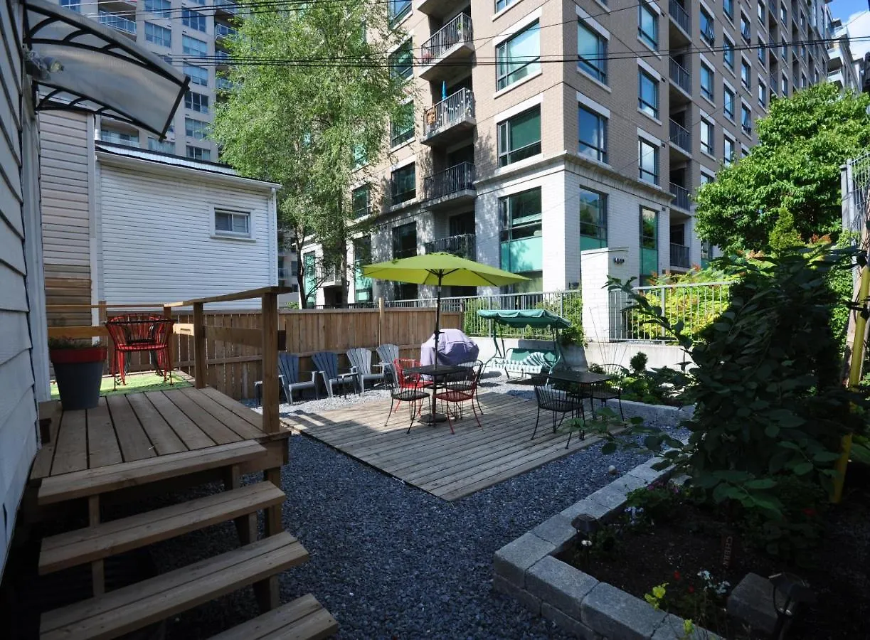 Barefoot Inn 0*, Ottawa